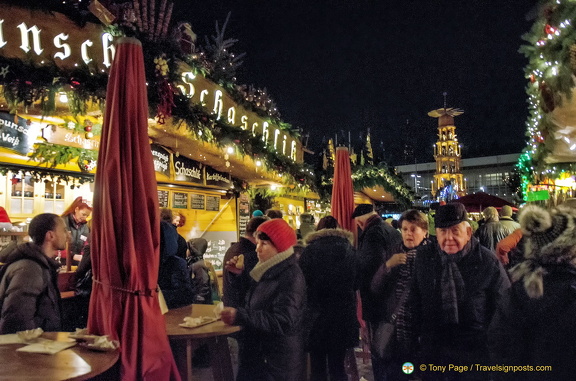Plenty of food stalls at the Dresden Striezelmarkt